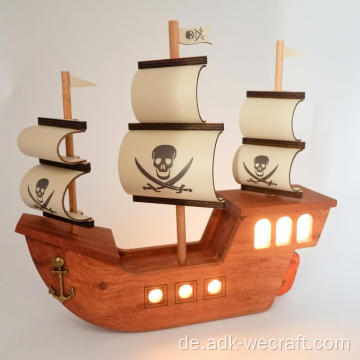 Hölzerne Piratenschiff-Home-Dekoration mit LED-Licht